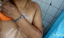巴西业余爱好者用假阳具淋浴独奏
