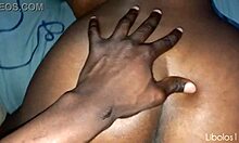 南非美女Libolos的大屁股在自制视频中被操